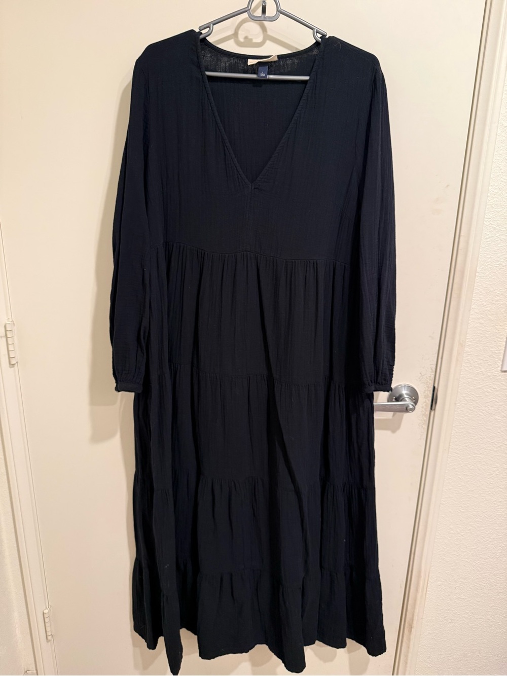 Universal Thread Black V-Neck Long Sleeve Maxi Dress